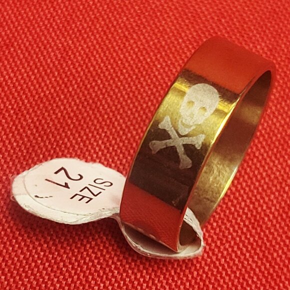 Stainless Steel Wide Band Engraved Skull Crossbones Ring Size 21 Gold Tone Unise - Picture 11 of 13